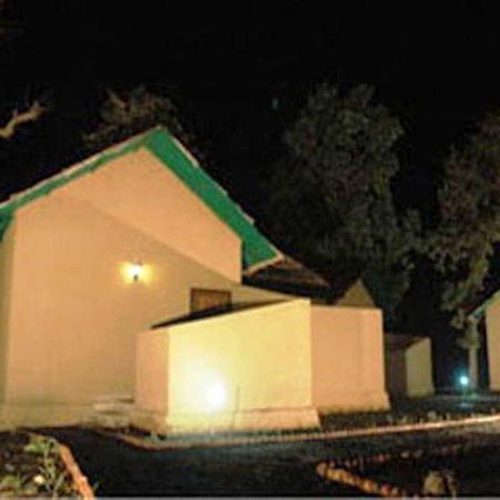 Tiger Lagoon Hotell Bandhavgarh National Park Exteriör bild