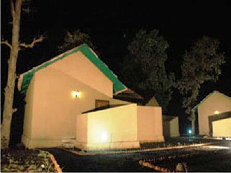 Tiger Lagoon Hotell Bandhavgarh National Park Exteriör bild
